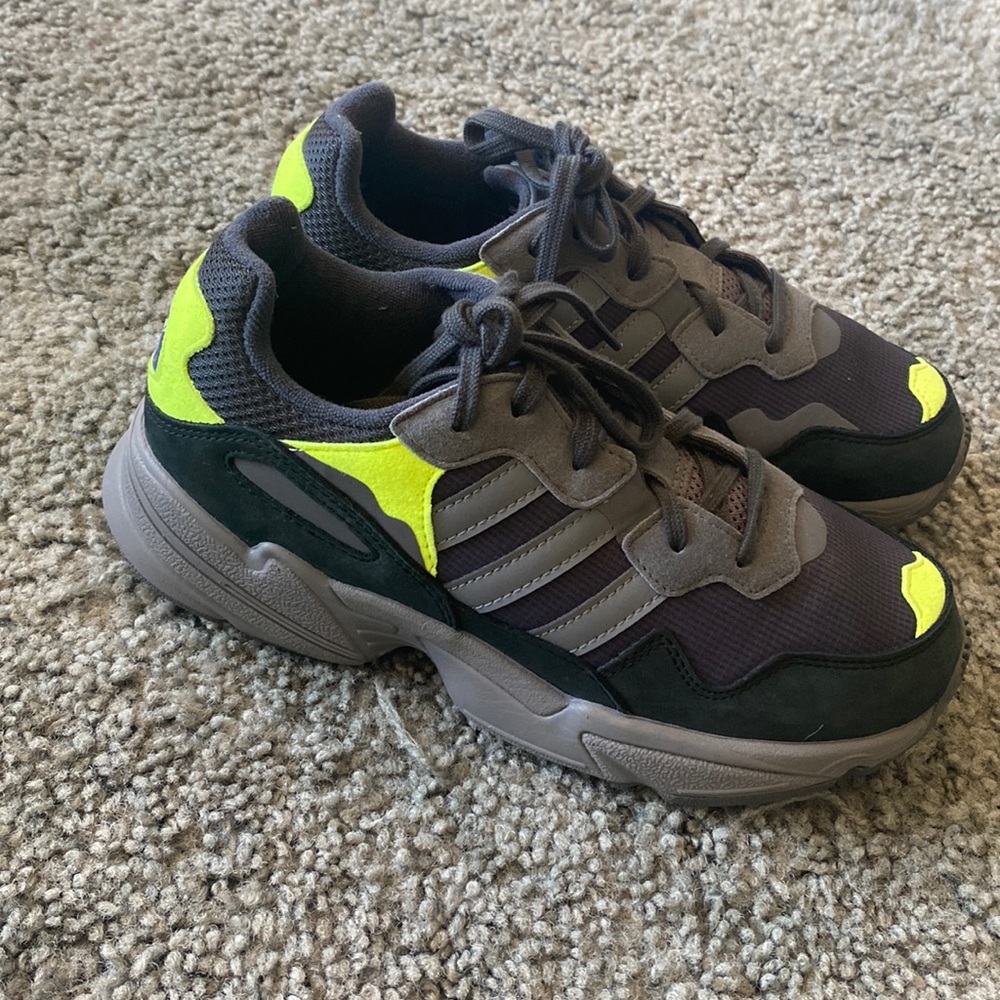 Adidas sneakers size 7 womens